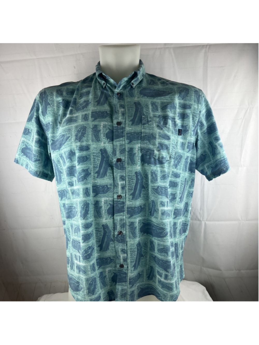 Men’s Huk Fishing Button Up Shirt Size 2xl
